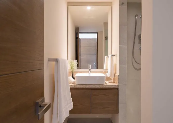 Apartment Luumha Private Hot Tub 7 Rooftop Pools Access *